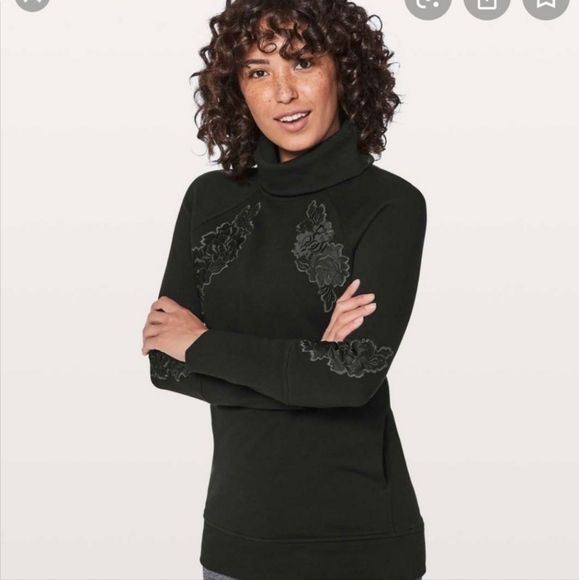 lululemon athletica Tops - Lululemon Embroidered To You Tunic Womens Size  XS EUC